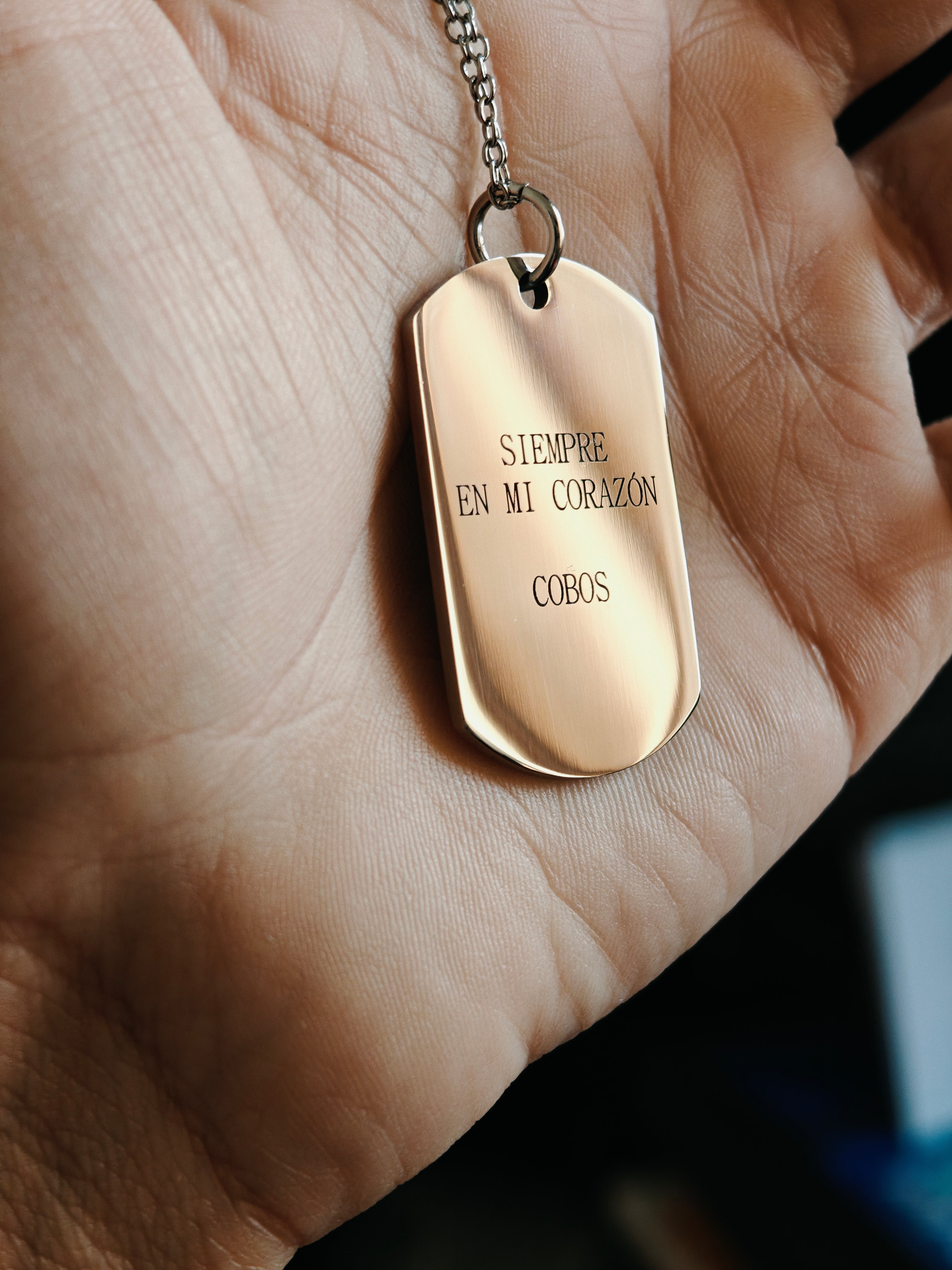 Llavero Militar acero quirúrgico personalizado con fibra láser