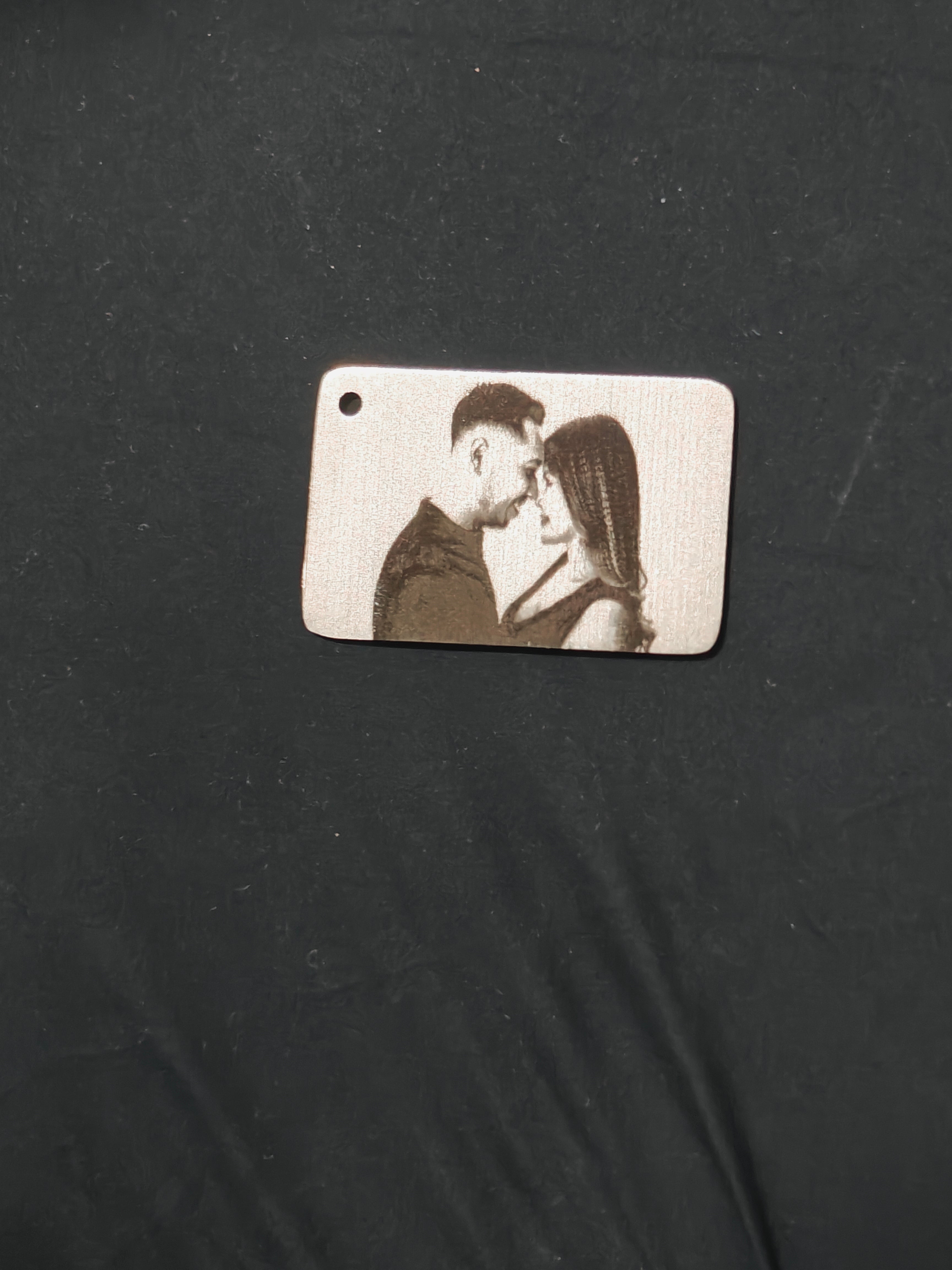 Collar Dorado Sobre-Carta acero quirúrgico personalizado con fibra láser