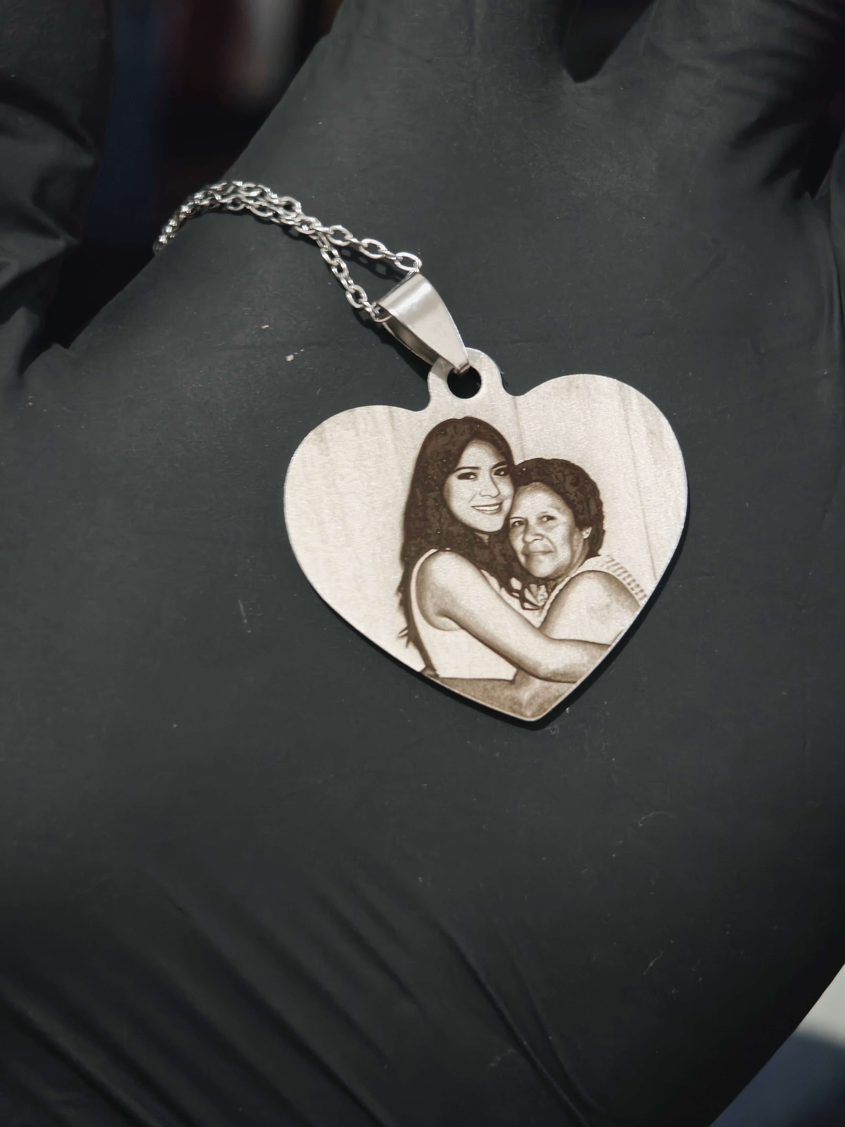 Collar Corazón acero quirúrgico personalizado con fibra láser