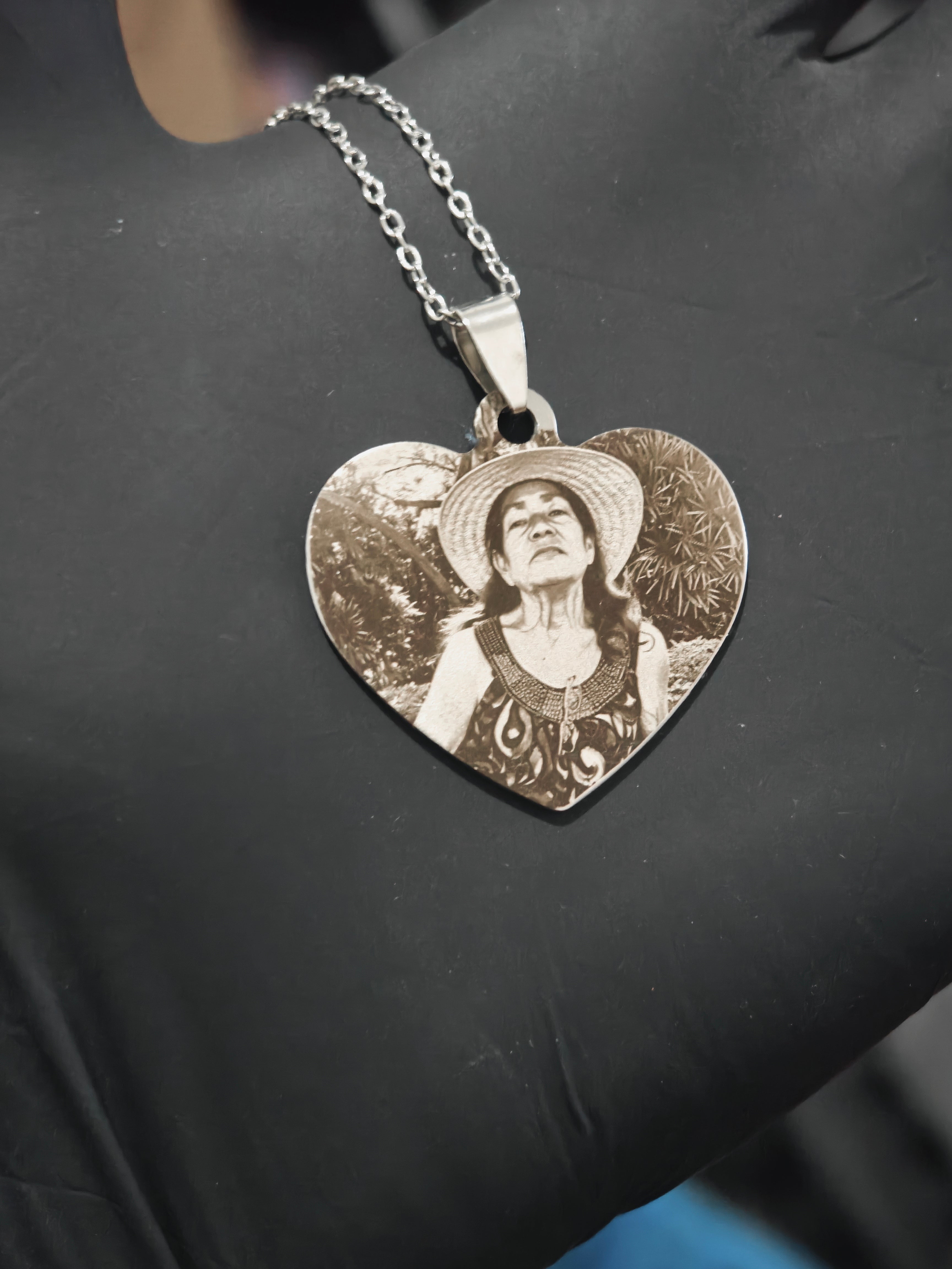 Collar Corazón acero quirúrgico personalizado con fibra láser