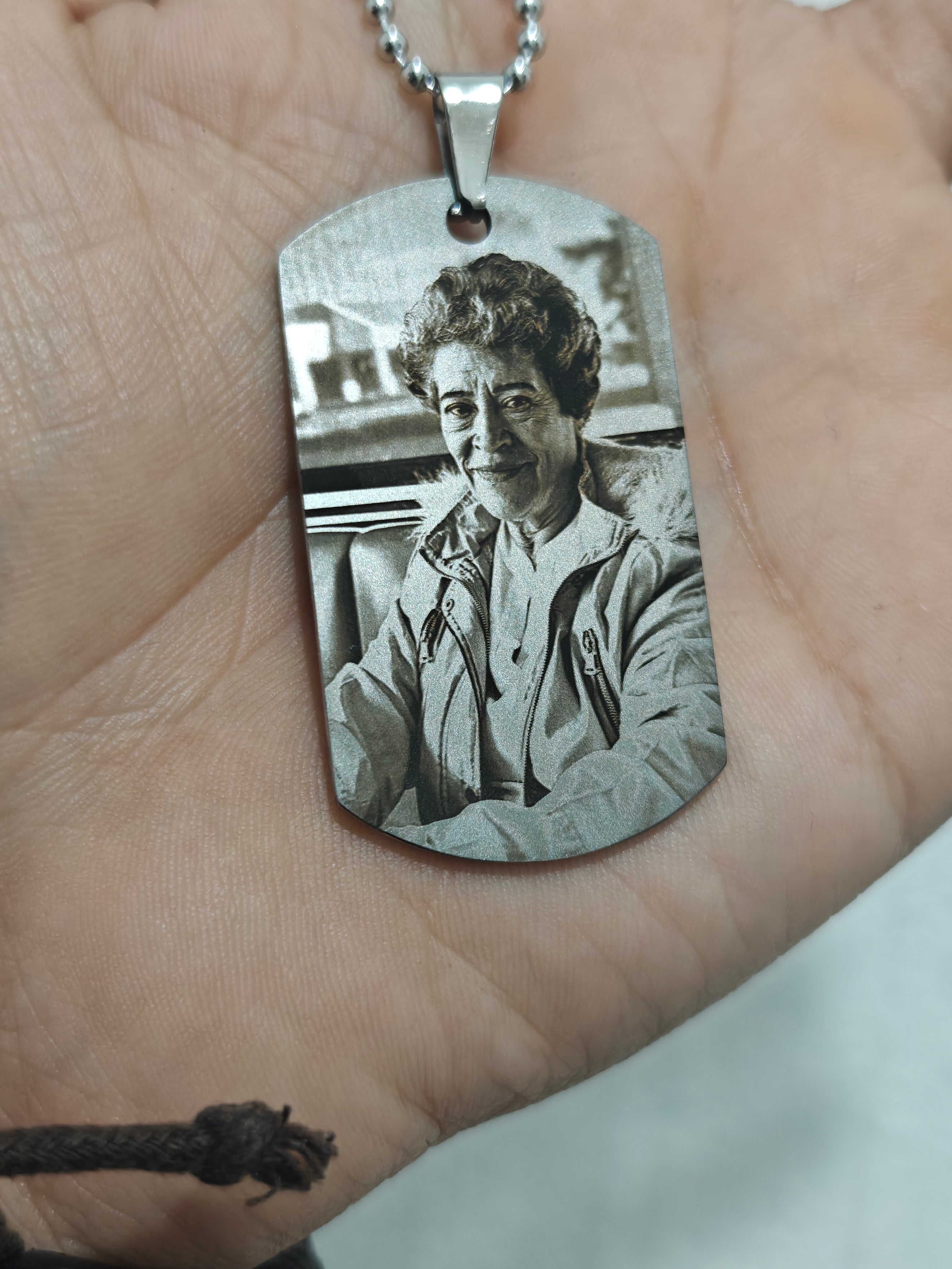 Collar Militar acero quirúrgico personalizado con fibra láser