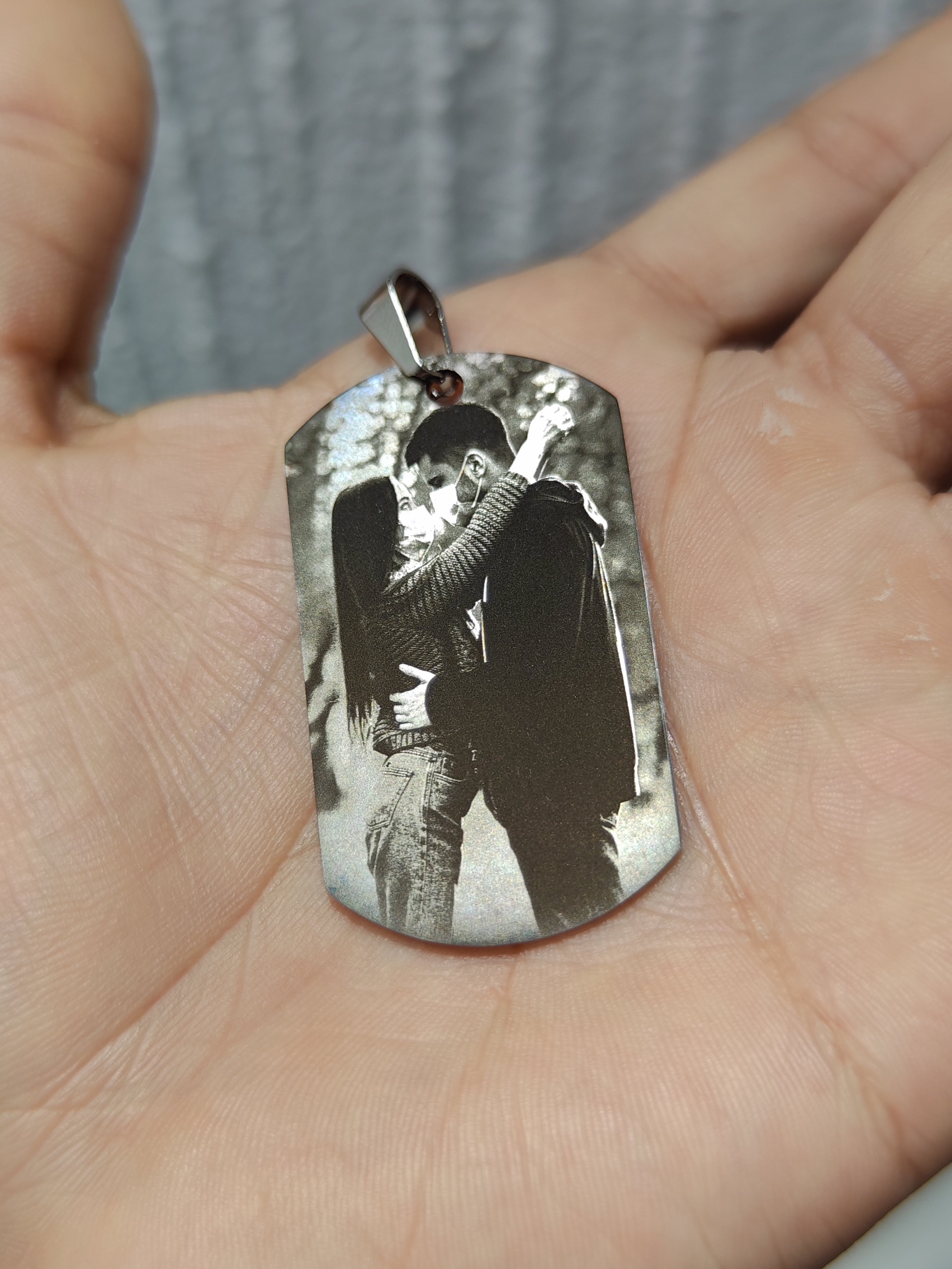 Collar Militar acero quirúrgico personalizado con fibra láser