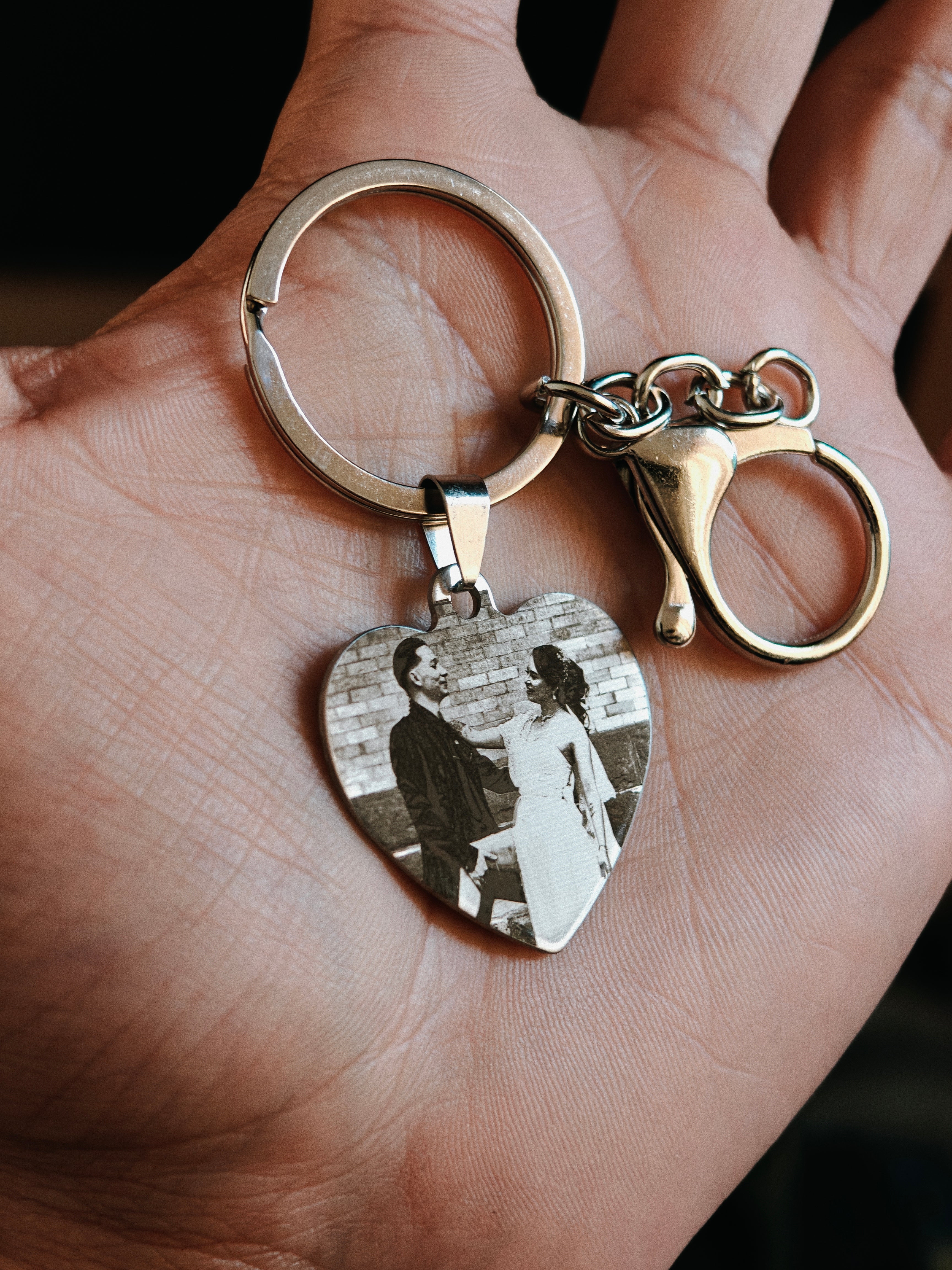 Llavero Corazón acero quirúrgico personalizado con fibra láser