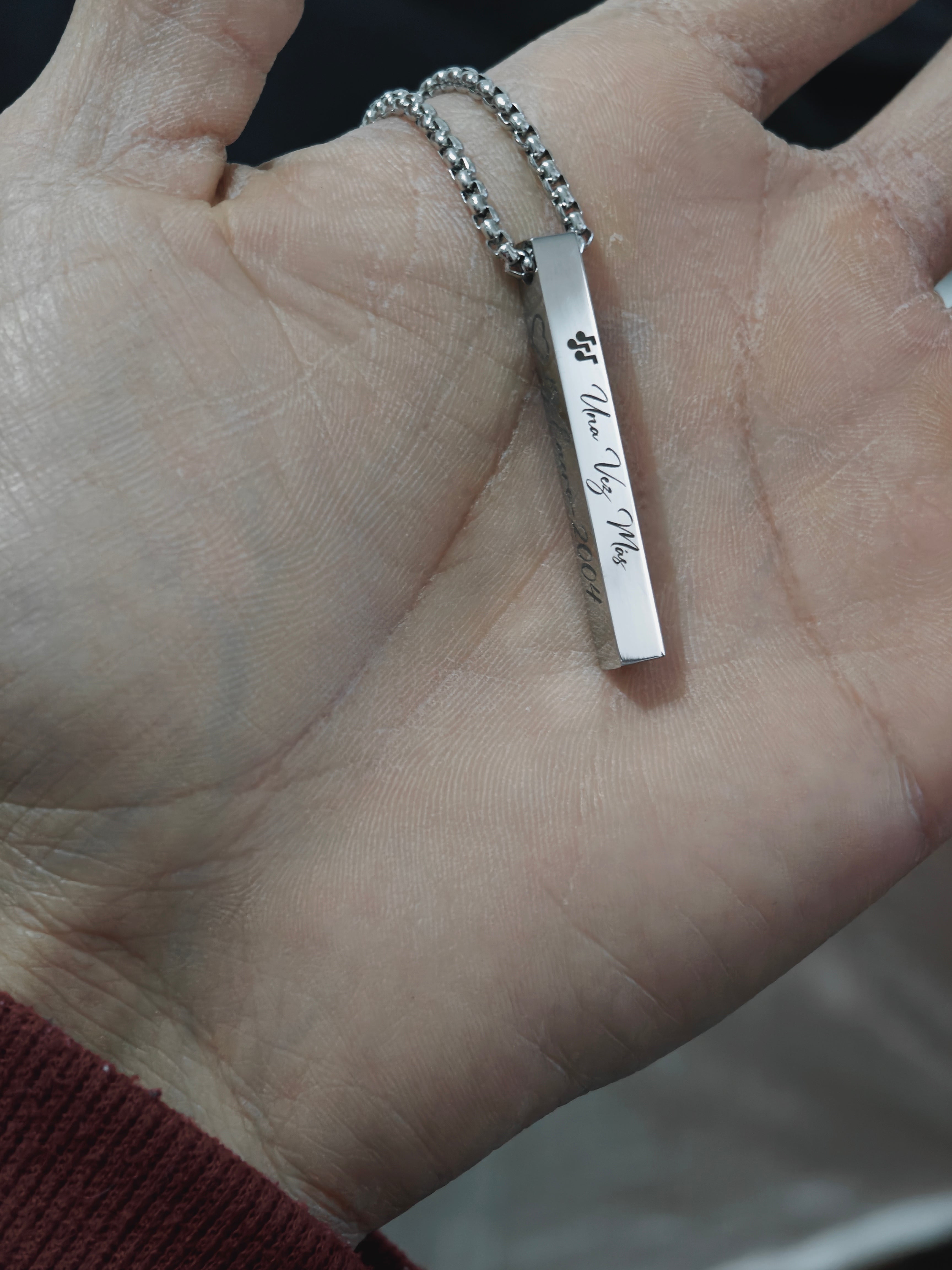 Iron Bar acero quirúrgico personalizado con fibra láser