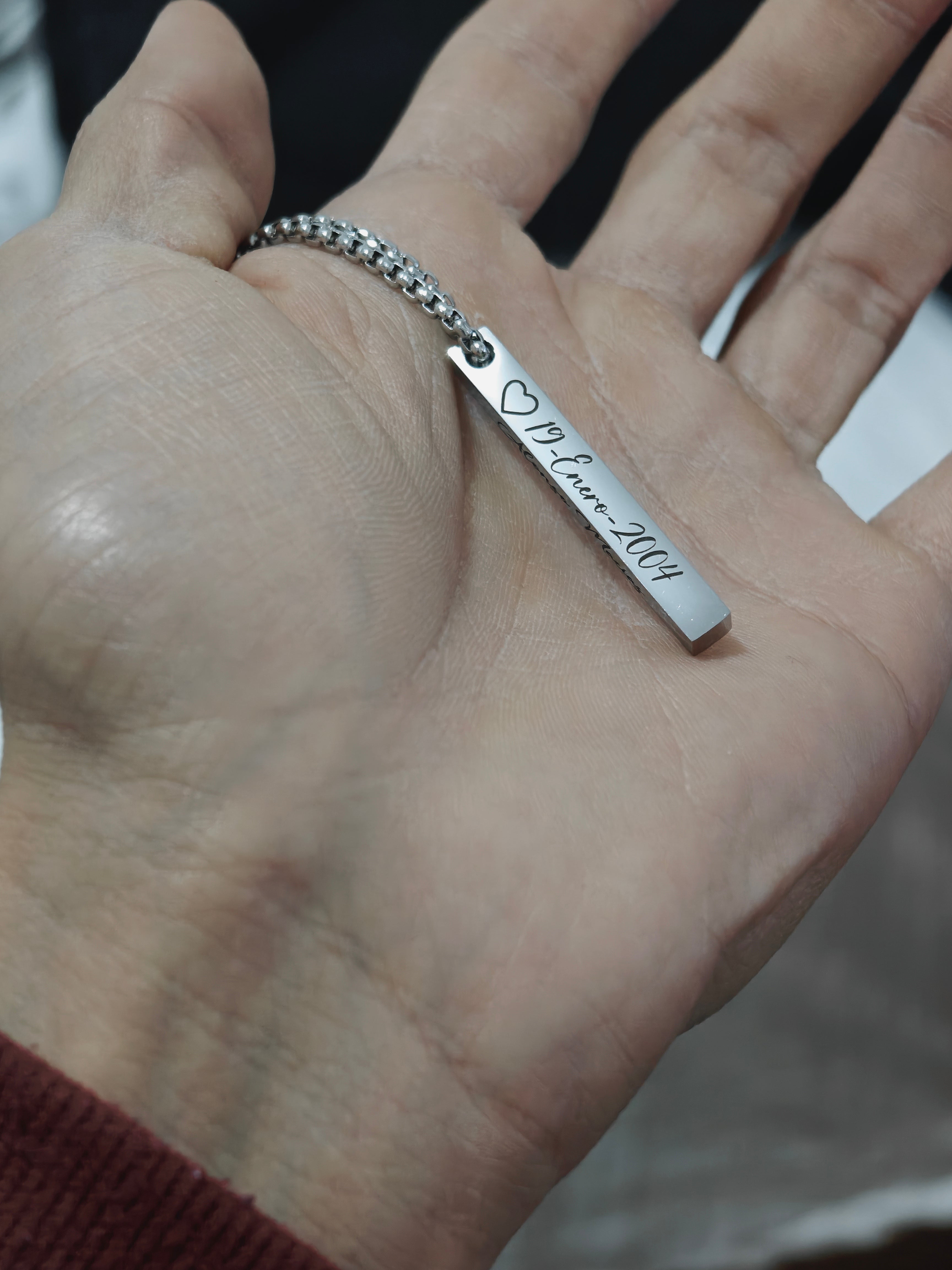 Iron Bar acero quirúrgico personalizado con fibra láser